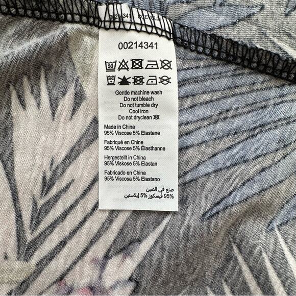 Avenue Black Liv Tropical Print Pleat Short Sleeve Tunic Top Plus Size 20 NEW - Picture 11 of 15